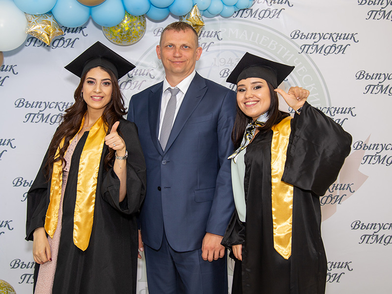 image 9 Cérémonie de remise des diplômes aux étudiants internationaux de l’Institut de médecine et de pharmacie de Piatigorsk