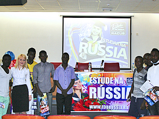 image 2 Tenue du salon spécialisé de formation « Étudier en Russie — 2016 » organisé par l’organisation RACUS à Luanda (République d’Angola)