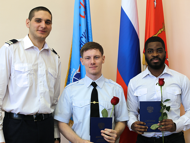 image 5 Laureats de l’Universite d’Etat d’aviation civile de Saint-Petersbourg ont recu leurs diplomes de l’enseignement superieur