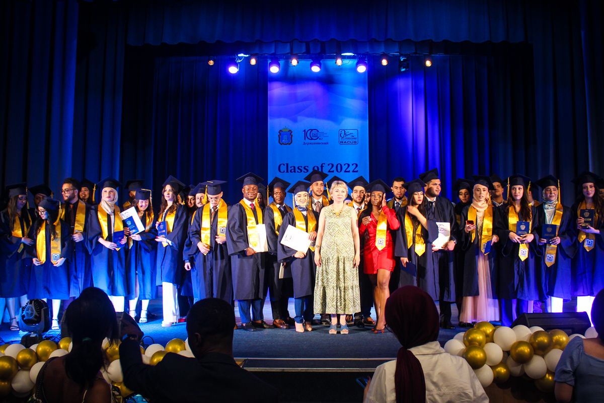 image 9 Cérémonie solennelle de remise des diplômes (« Promotion — 2022 ») a été organisée pour les étudiants étrangers de l'Université d'État de Tambov