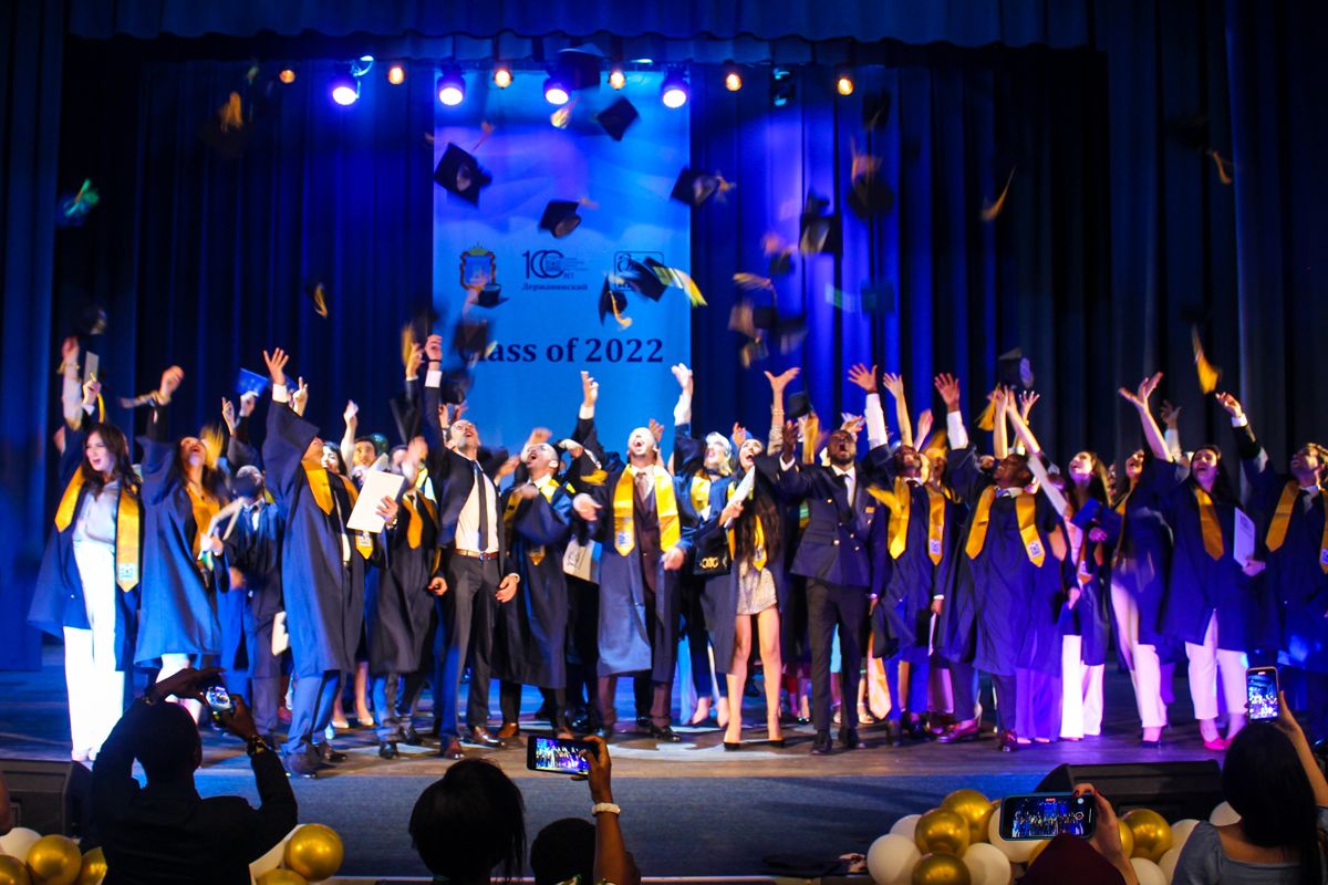 image 7 Cérémonie solennelle de remise des diplômes (« Promotion — 2022 ») a été organisée pour les étudiants étrangers de l'Université d'État de Tambov