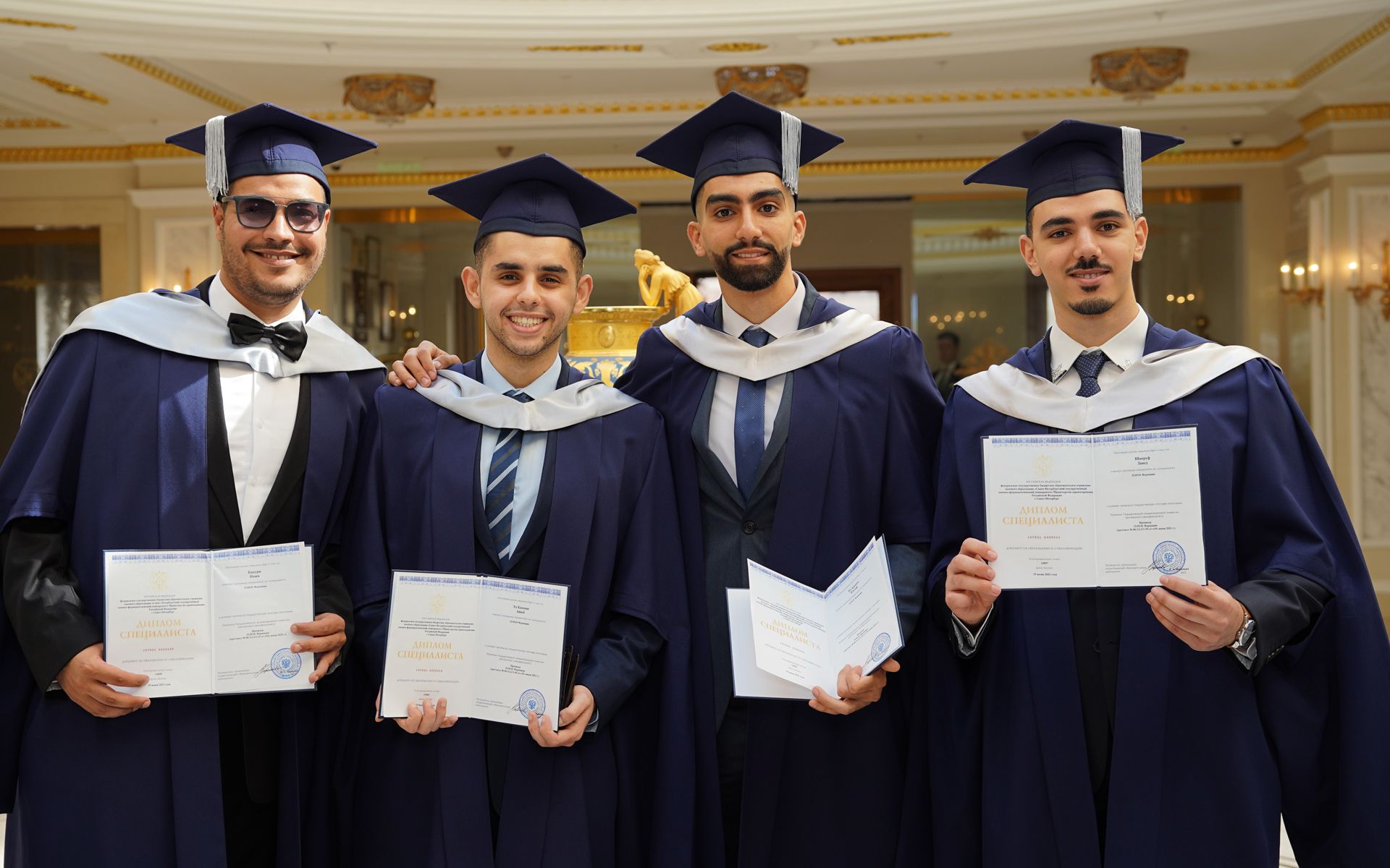 image 10 Soirée luxueuse de remise des diplomes : le 24 juin 2023, les diplômés de l’Université d’État de chimie et pharmacie de Saint-Pétersbourg ont recu des diplômes d’enseignement supérieur