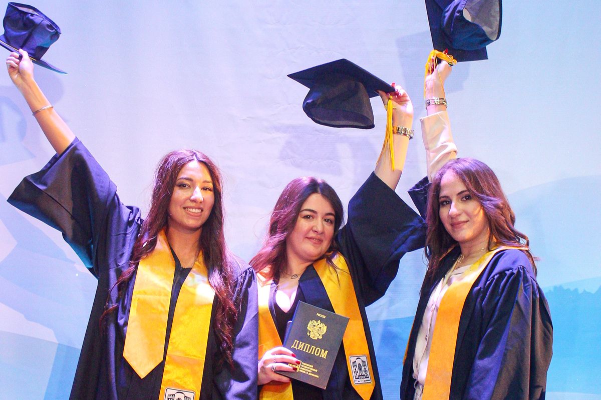 image 4 Cérémonie solennelle de remise des diplômes (« Promotion — 2022 ») a été organisée pour les étudiants étrangers de l'Université d'État de Tambov