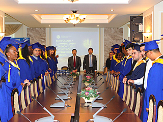 image 10 La ceremonie de distribution des diplomes aux jeunes diplomes des universites d’Etat de Russie du groupe RACUS