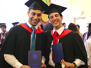 image 21 La ceremonie de distribution des diplomes aux jeunes diplomes des universites d’Etat de Russie du groupe RACUS