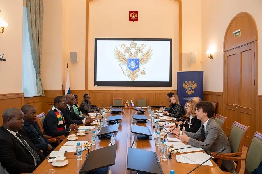 image 2 Russie et Zimbabwe ont signé un accord sur la reconnaissance mutuelle de l'enseignement. Le partenariat entre les pays offre de nouvelles opportunités et de nouvelles perspectives