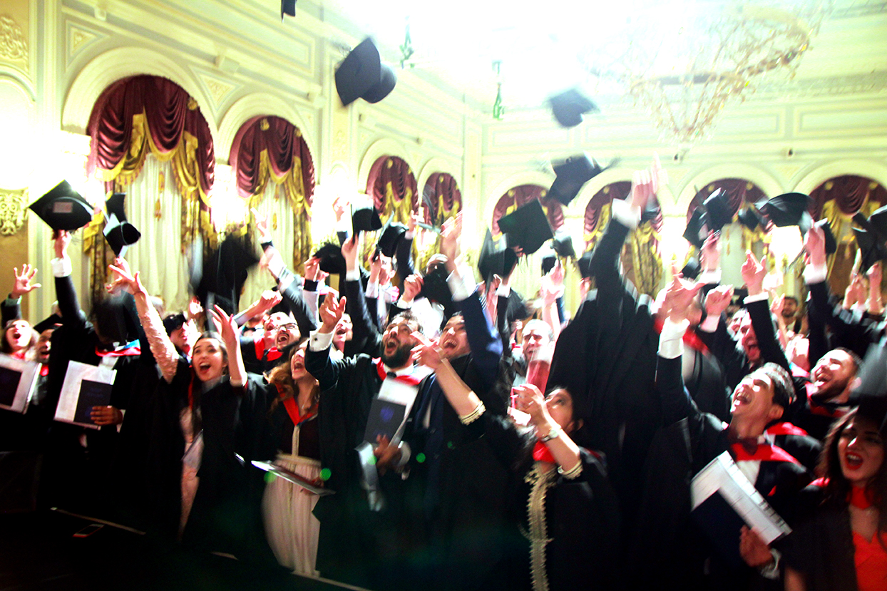 image 6 Cérémonie solennelle de remise des diplômes aux étudiants étrangers de l’Université d’État de chimie et de pharmacie de Saint-Pétersbourg