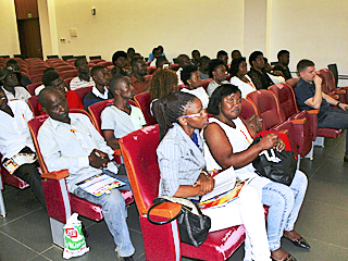 image 12 Tenue du salon spécialisé de formation « Étudier en Russie — 2016 » organisé par l’organisation RACUS à Luanda (République d’Angola)