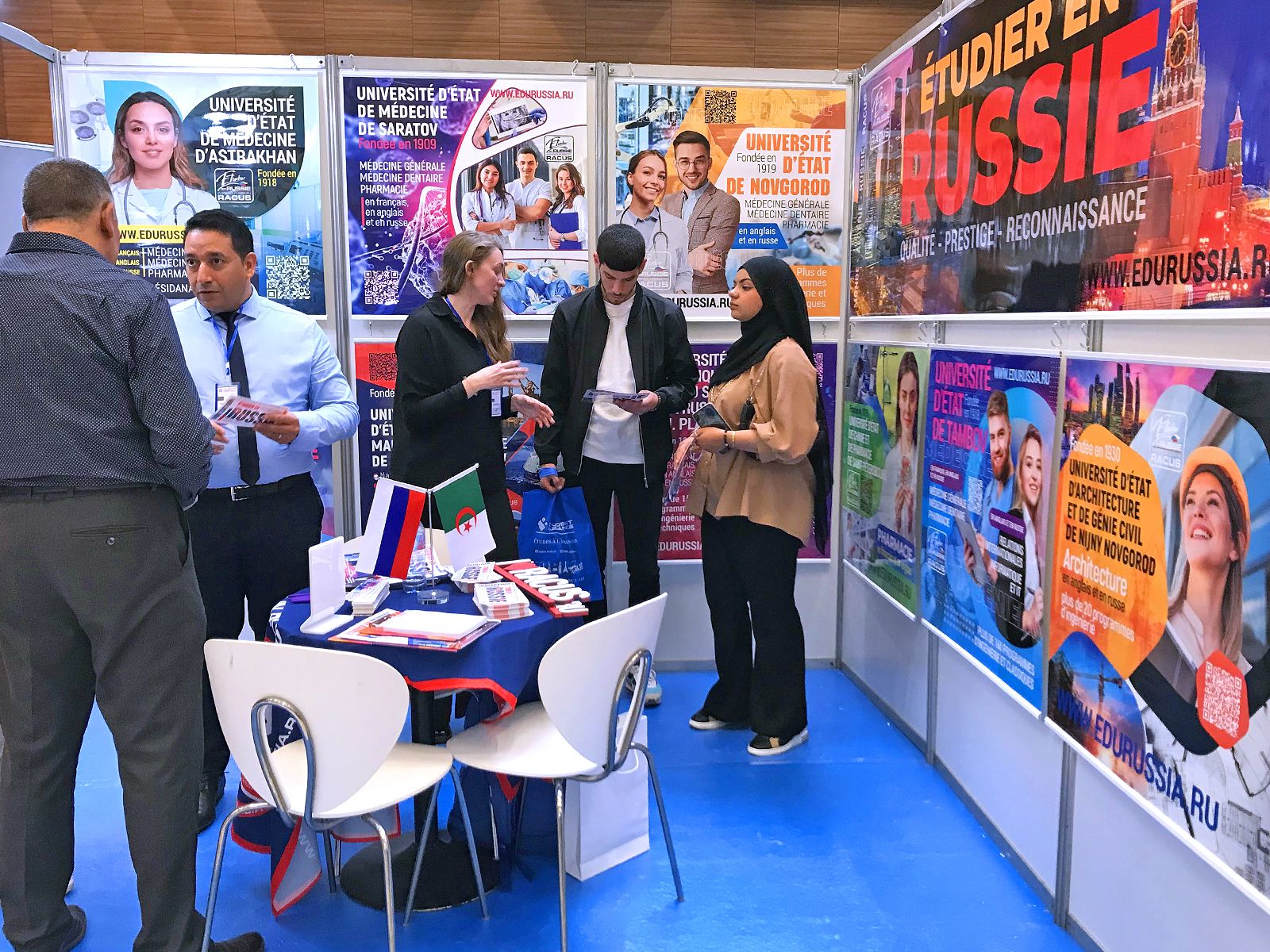 image 3 Tournée d’expositions sur le continent africain : l’organisation RACUS a présenté l’enseignement supérieur russe en Algérie a l’exposition de l’éducation le 29 et le 30 avril 2023