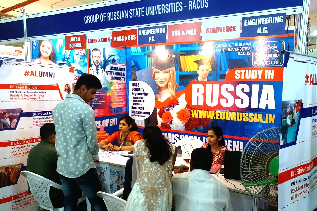 What was interesting at the exhibitions? Both Indian and foreign universities were represented at the exhibitions, a huge number of programs and faculties was offered to the visitors. RACUS organization presented 20 Russian state universities that are part of its group. The visitors were happy to have the opportunity to communicate with representatives of universities in person and to find out all the necessary information for admission to Russia firsthand. The applicants and their parents showed the greatest interest in medical and engineering programs in English medium.