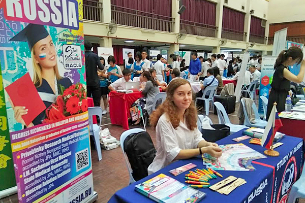 image 5 Participation de l’organisation RACUS au salon de formation dans une école indépendantе chinoise à Kuala Lumpur (Malaisie)