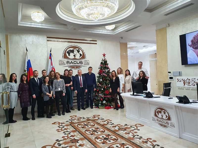 image 1 Directeur du département international de l’Université d’État de Novgorod a visité l’office central de l’organisation RACUS