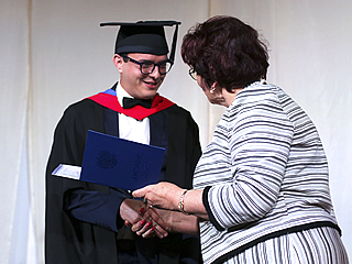 image 10 Cérémonie solennelle de remise des diplômes aux étudiants étrangers de l’Académie d’État de chimie et de pharmacie de Saint-Pétersbourg