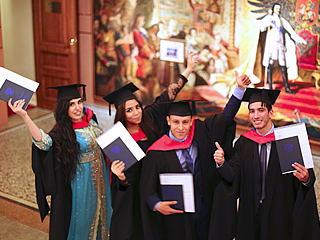 image 26 Cérémonie solennelle de remise des diplômes aux étudiants étrangers de l’Académie d’État de chimie et de pharmacie de Saint-Pétersbourg