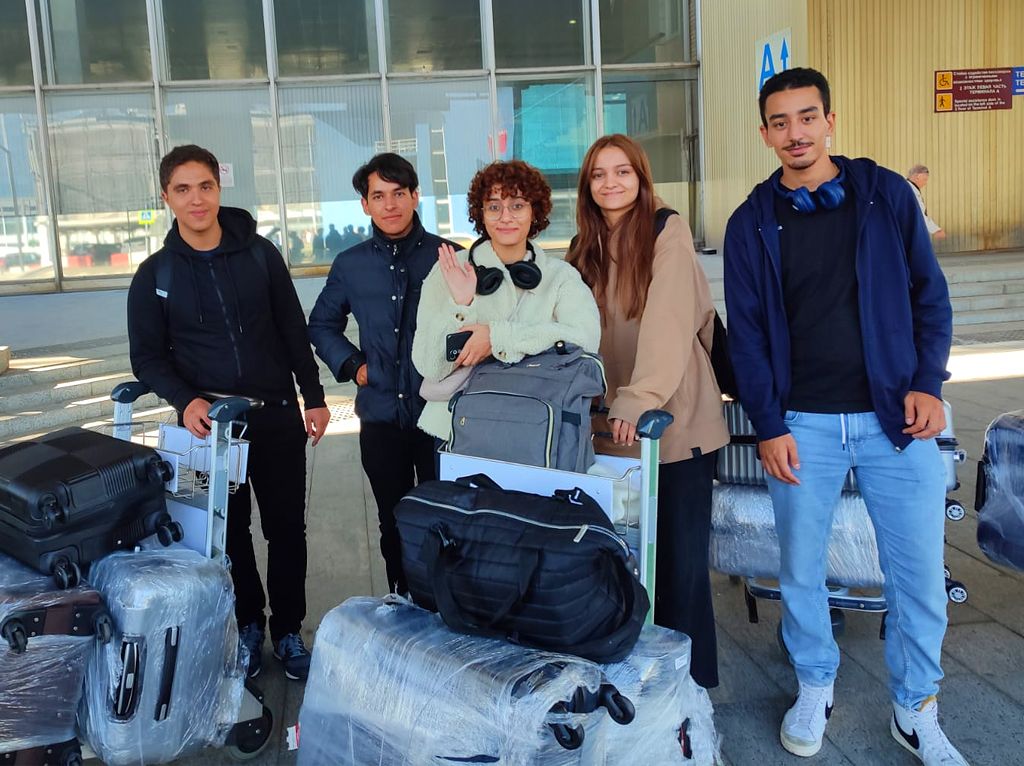 image 5 C’est le debut de la nouvelle annee universitaire : nous rencontrons les premiers vols avec les etudiants etrangers en Russie