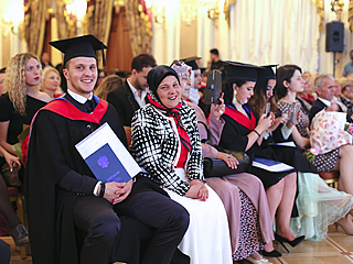 image 3 Cérémonie solennelle de remise des diplômes aux étudiants étrangers de l’Académie d’État de chimie et de pharmacie de Saint-Pétersbourg