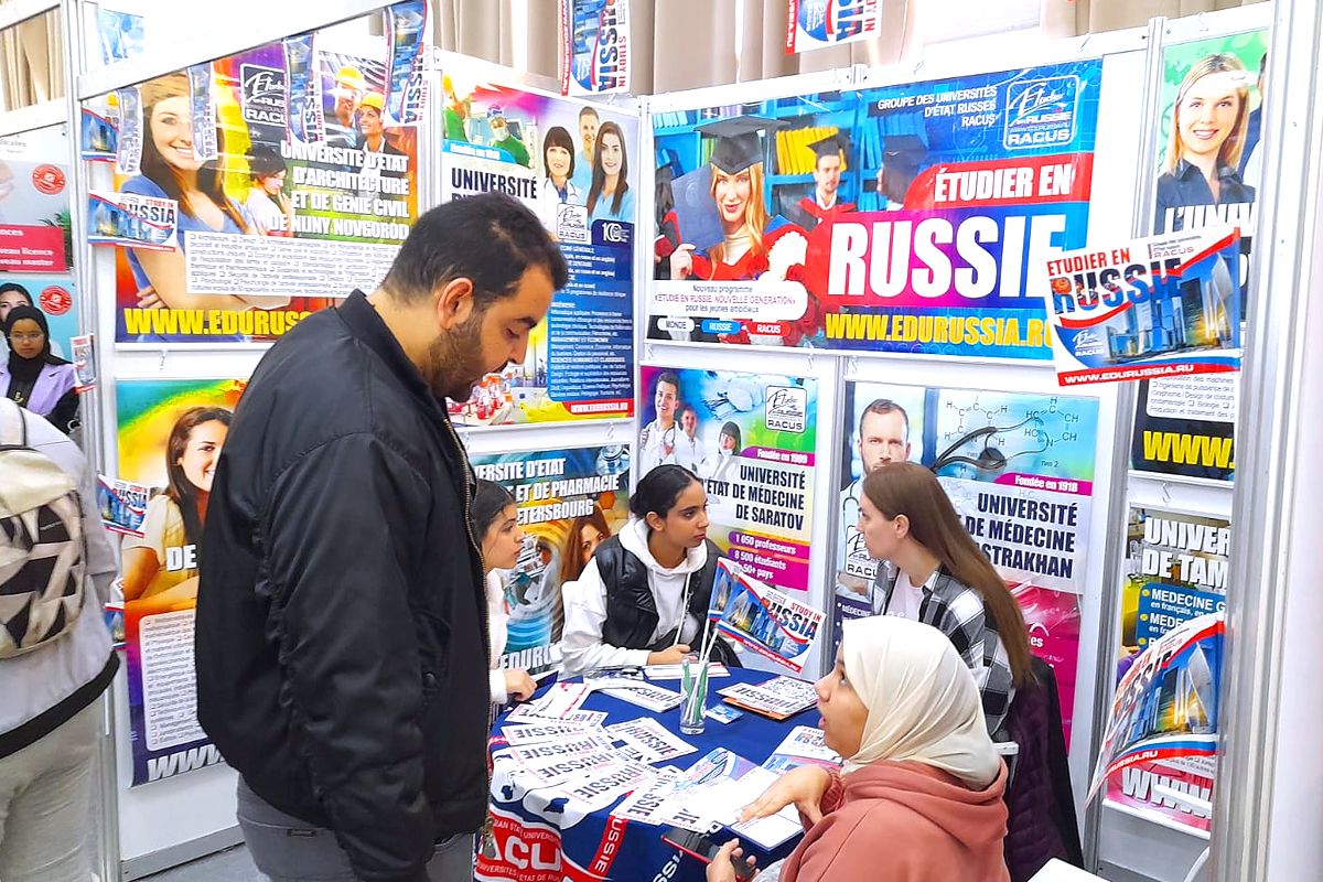 The visitors of the exhibitions in Marrakech and Tetouan learned that it is possible to study in Russia in French, Russian and English, and that there are 1,200 programs to choose from. They also received a clear plan and recommendations on how to prepare for 100% admission. The visitors were happy to take bright colorful brochures with key information with them. Once back home and in a relaxed atmosphere, it is important to recall the variety of programs and choose the best of the available options together with your family.