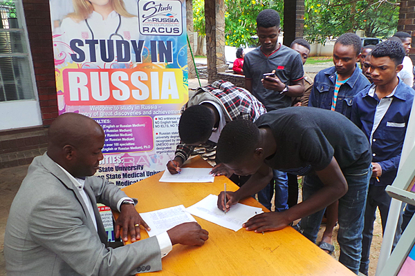 image 1 L'organisation RACUS en collaboration avec le Centre Russe de la Science et de la Culture a organise le salon de formation «STUDY IN RUSSIA 2019» a Lusaka (Zambie)