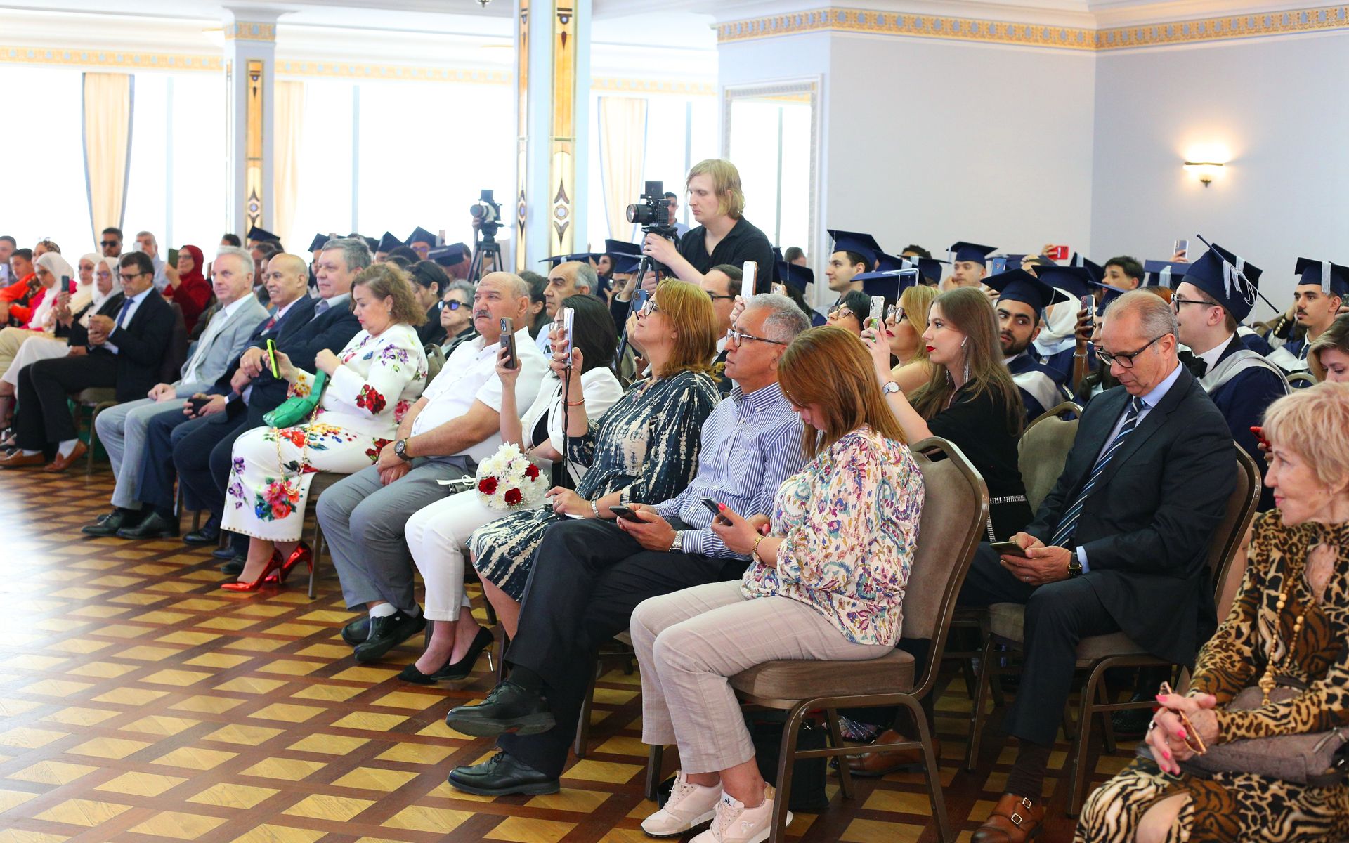 image 5 Soirée luxueuse de remise des diplomes : le 24 juin 2023, les diplômés de l’Université d’État de chimie et pharmacie de Saint-Pétersbourg ont recu des diplômes d’enseignement supérieur