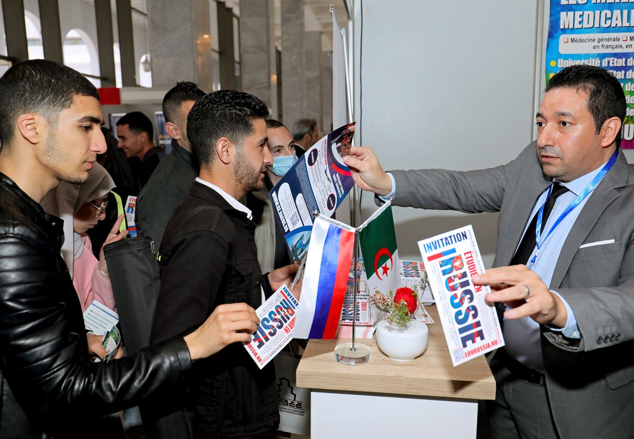 image 6 Groupe des universités d’État russes RACUS a participé au 16e Salon de l’Étudiant Algérien