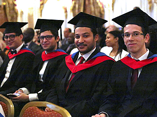 image 7 Cérémonie solennelle de remise des diplômes aux étudiants étrangers de l’Académie d’État de chimie et de pharmacie de Saint-Pétersbourg