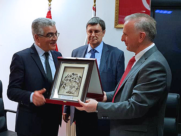 image 4 La signature de la Convention de la cooperation entre l’Universite d’Etat de medecine d’Astrakhan, l’Universite d’Etat de Chimie et de Pharmacie de Saint-Petersbourg, l’Universite d’Etat de Tambov et l’Universite de Tunis El Manar