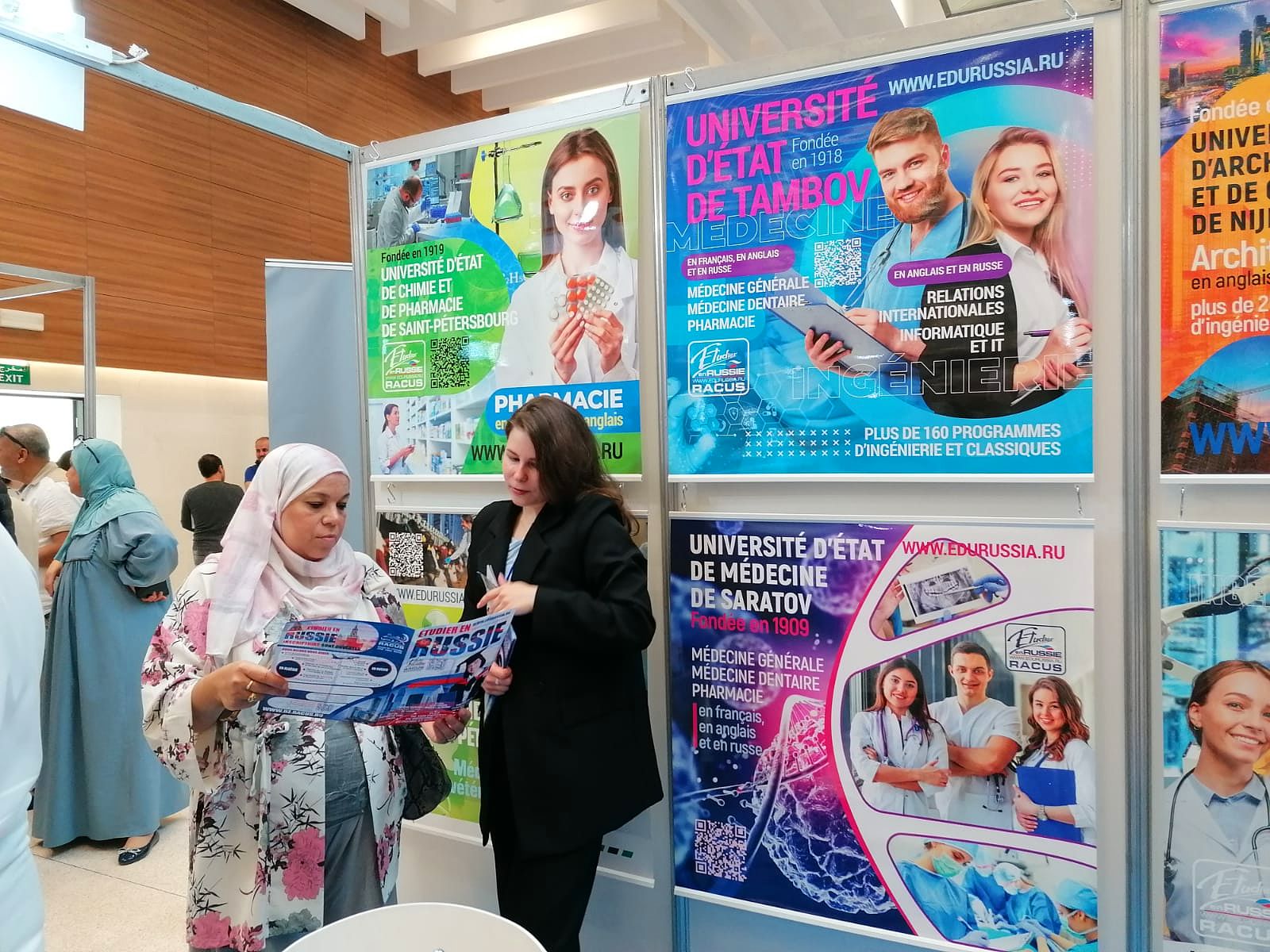 image 8 Tournée d’expositions sur le continent africain : l’organisation RACUS a présenté l’enseignement supérieur russe en Algérie a l’exposition de l’éducation le 29 et le 30 avril 2023