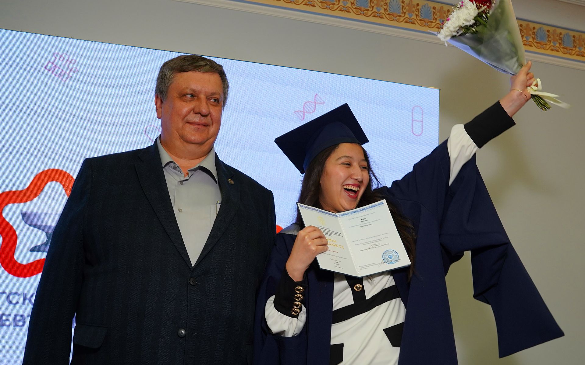 image 6 Soirée luxueuse de remise des diplomes : le 24 juin 2023, les diplômés de l’Université d’État de chimie et pharmacie de Saint-Pétersbourg ont recu des diplômes d’enseignement supérieur