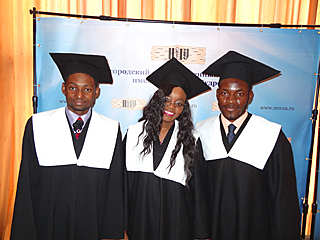 image 26 La ceremonie de distribution des diplomes aux jeunes diplomes des universites d’Etat de Russie du groupe RACUS