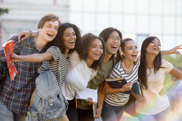 image 1 Groupe des universites d'Etat russes RACUS vous souhaite joyeuse fete des connaissances - le 1er septembre qui marque le debut de l'annee universitaire 2020/2021