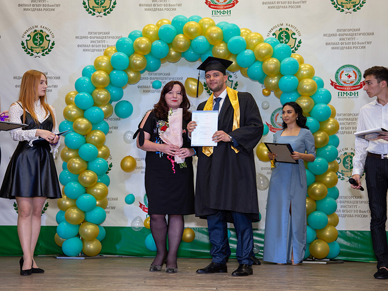 image 11 Cérémonie de remise des diplômes aux étudiants internationaux de l’Institut de médecine et de pharmacie de Piatigorsk