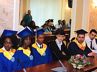 image 11 La ceremonie de distribution des diplomes aux jeunes diplomes des universites d’Etat de Russie du groupe RACUS