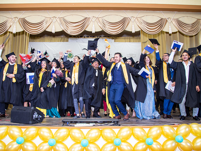 image 15 Cérémonie de remise des diplômes aux étudiants internationaux de l’Institut de médecine et de pharmacie de Piatigorsk