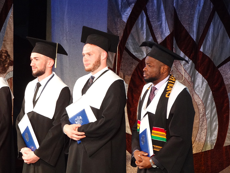 image 3 Remise solennelle des diplômes de l’Institut médical de l’Université d’État de Novgorod