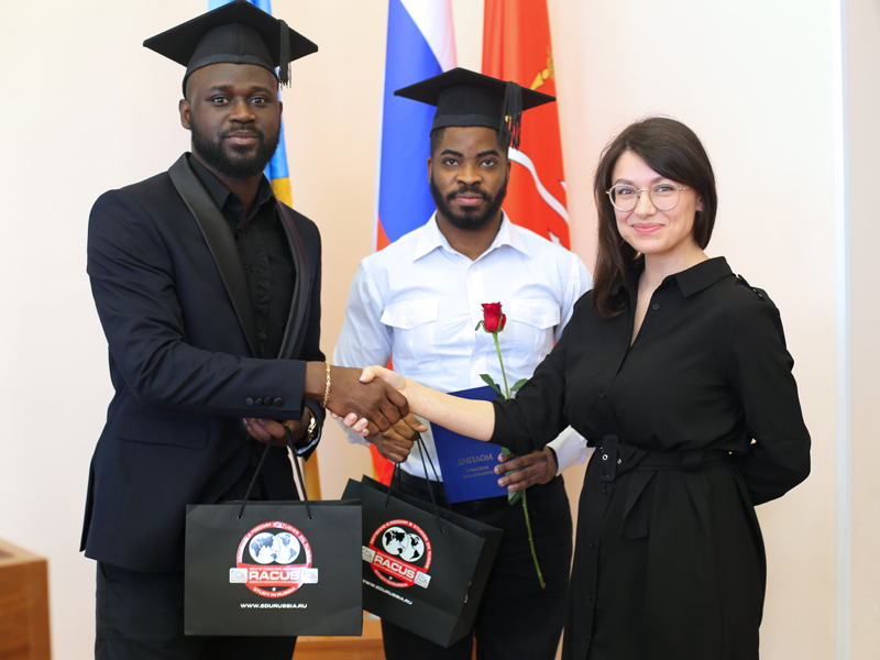 image 6 Laureats de l’Universite d’Etat d’aviation civile de Saint-Petersbourg ont recu leurs diplomes de l’enseignement superieur