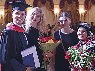 image 18 Cérémonie solennelle de remise des diplômes aux étudiants étrangers de l’Académie d’État de chimie et de pharmacie de Saint-Pétersbourg