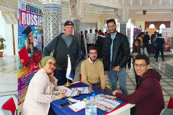 image 1 Groupe des universités d'État russes RACUS est un participant honoraire aux salons de formation internationaux en Algérie