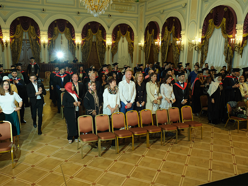 image 1 Les laureats de l’Universite d’Etat de chimie et de pharmacie de Saint-Petersbourg ont recu les diplomes de la formation superieure pharmaceutique longuement attendus