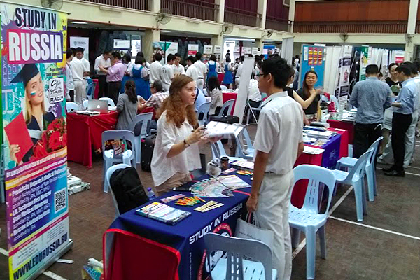 image 1 Participation de l’organisation RACUS au salon de formation dans une école indépendantе chinoise à Kuala Lumpur (Malaisie)