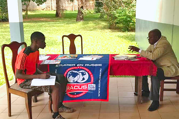 image 2 Tenue du salon de formation « Étudier en Russie — 2018 » organisé par l’organisation RACUS à Abidjan (Côte d’Ivoire)