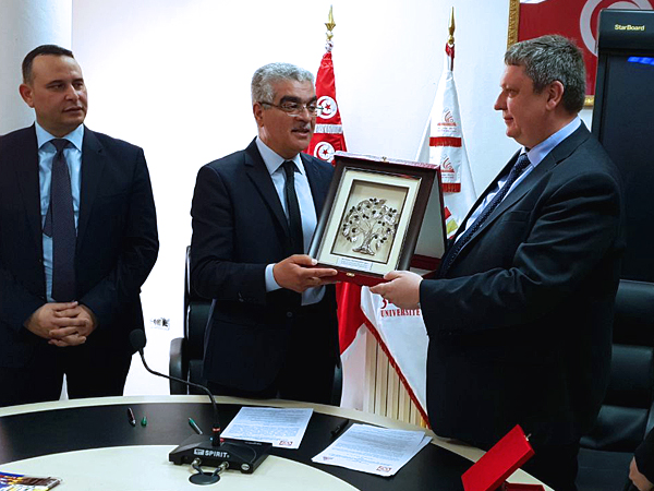 image 10 La signature de la Convention de la cooperation entre l’Universite d’Etat de medecine d’Astrakhan, l’Universite d’Etat de Chimie et de Pharmacie de Saint-Petersbourg, l’Universite d’Etat de Tambov et l’Universite de Tunis El Manar