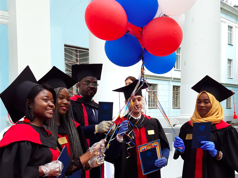 image 10 Les celebrations solennelles de la fin d’etudes ont eu lieu dans les universites du groupe RACUS