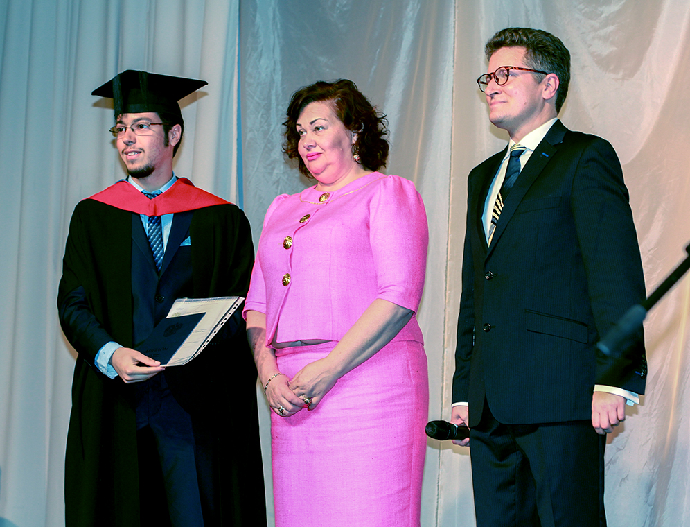 image 3 Cérémonie solennelle de remise des diplômes aux étudiants étrangers de l’Université d’État de chimie et de pharmacie de Saint-Pétersbourg