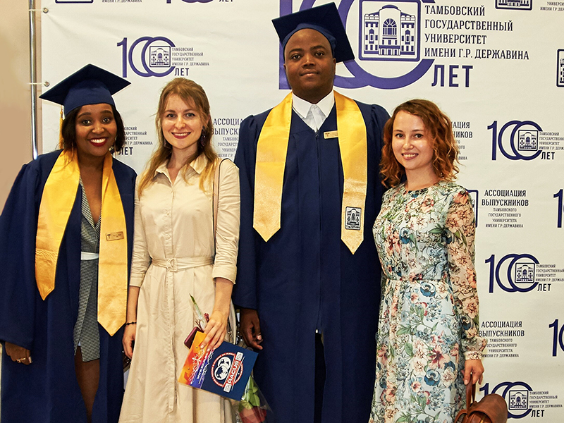 image 5 Laureats de l’Institut medial de l’Universite d’Etat de Tambov ont obtenu leurs diplomes