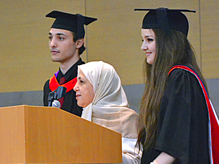 image 9 Cérémonie solennelle de la remise des diplômes aux gradués étrangers de l’Académie d’État de chimie et de pharmacie de Saint-Pétersbourg
