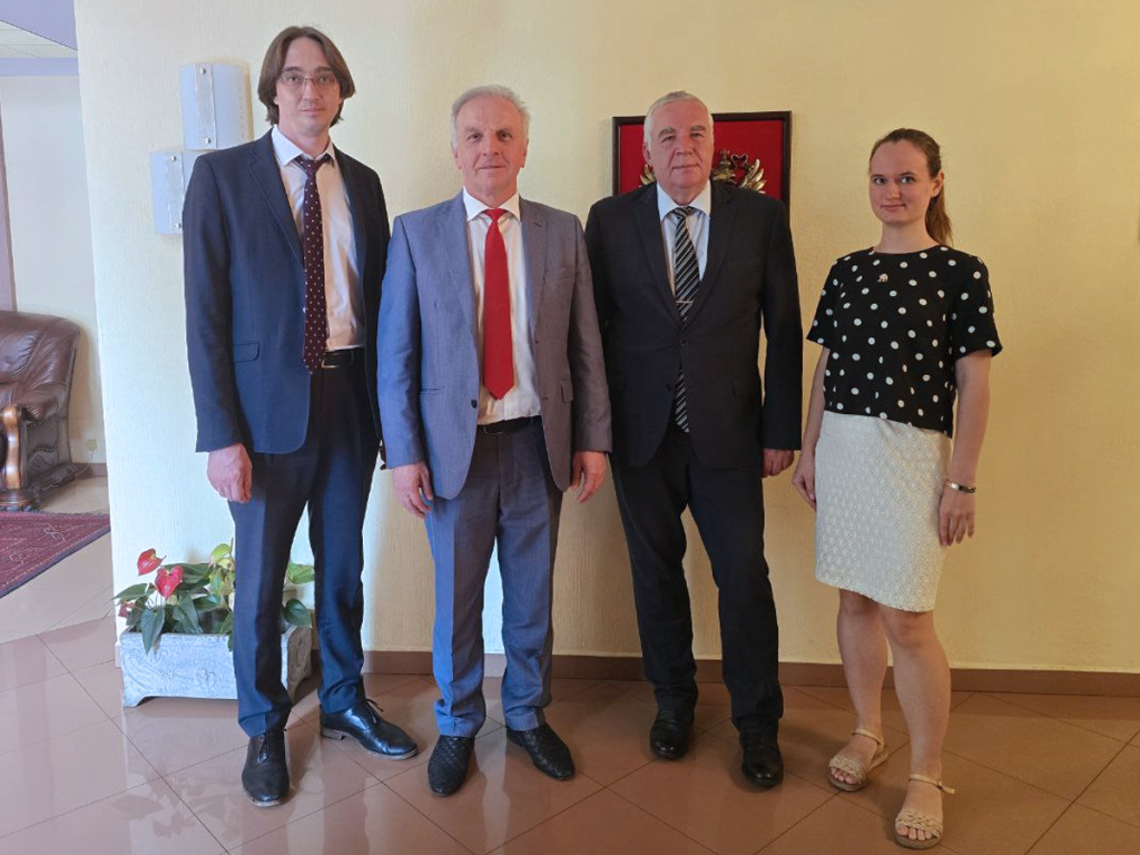 Rencontre du directeur général de l'organisation RACUS avec le ministre-conseillerde l'ambassade de Russie en Afrique du Sud