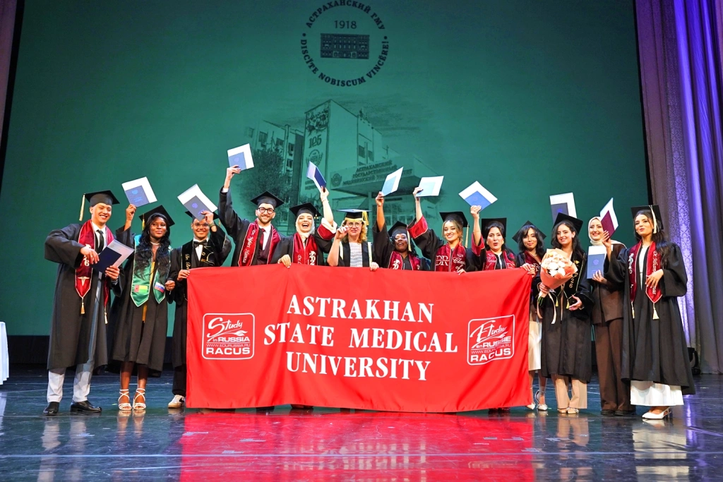 Hier - la rêve, aujourd'hui - la profession : à l'Université d'État de médecine d'Astrakhan, les diplômes d’enseignement supérieur médical désirés ont été remis