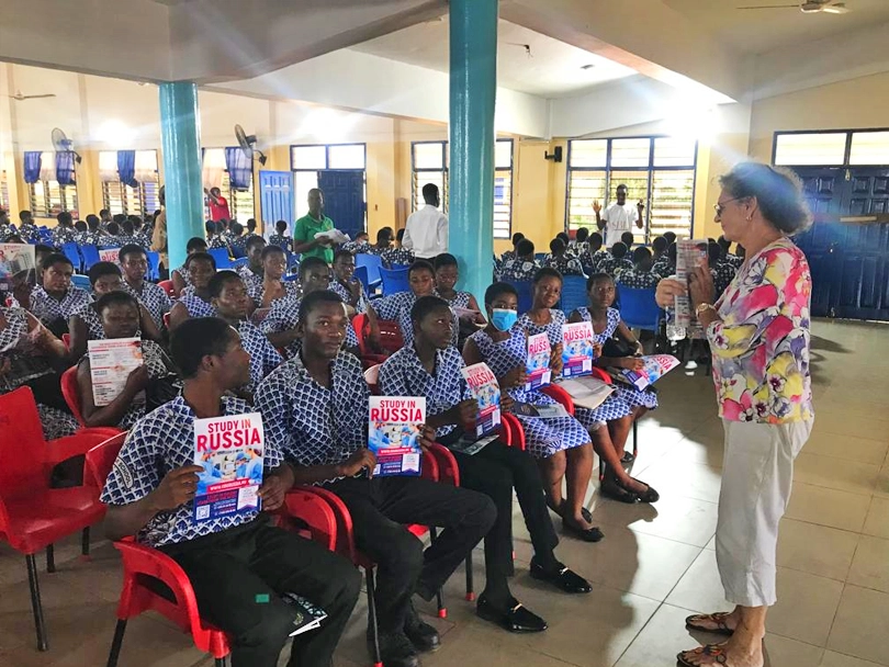 image 4 Rêves brillants d’écoliers Ghanéens : le groupe des universités d’État russes RACUS à Accra