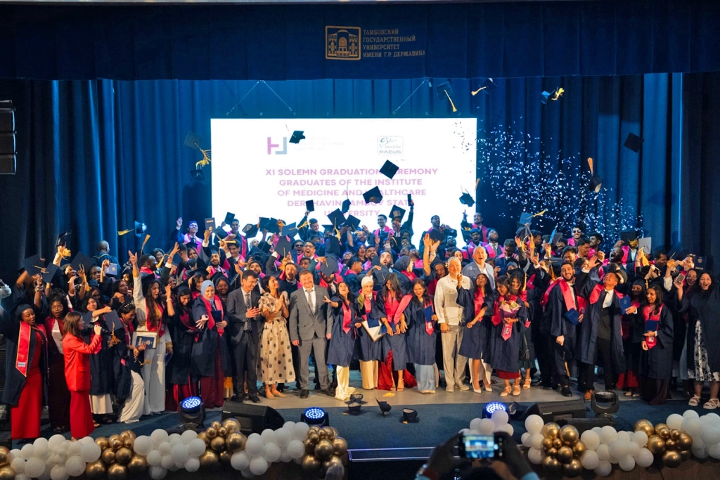 11ème promotion internationale : la cérémonie solennelle de remise des diplômes s’est tenue à l’Université d’État de Tambov au nom de G.R. Derjavine