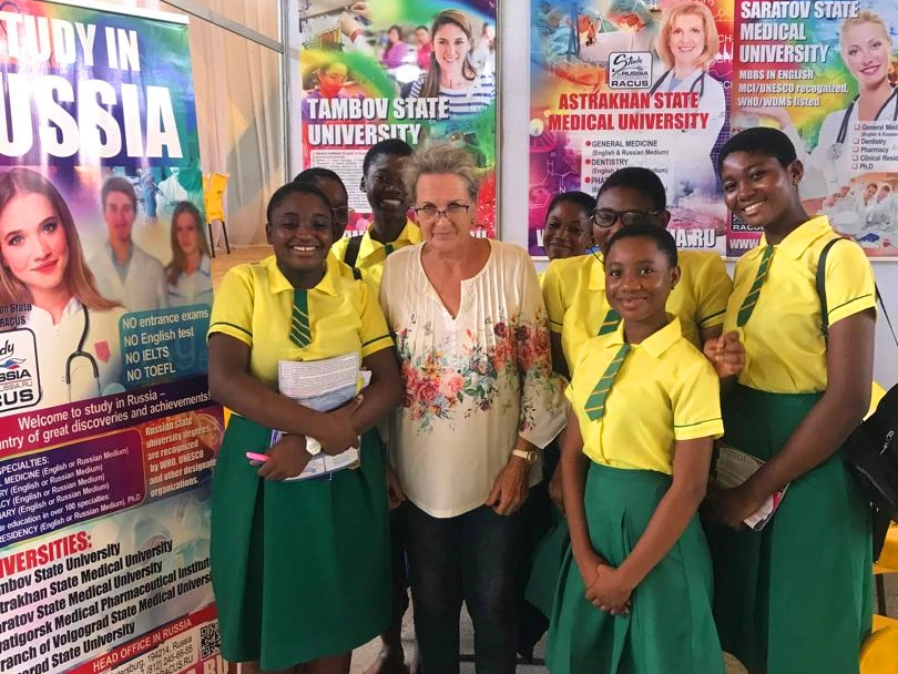 image 2 Rêves brillants d’écoliers Ghanéens : le groupe des universités d’État russes RACUS à Accra